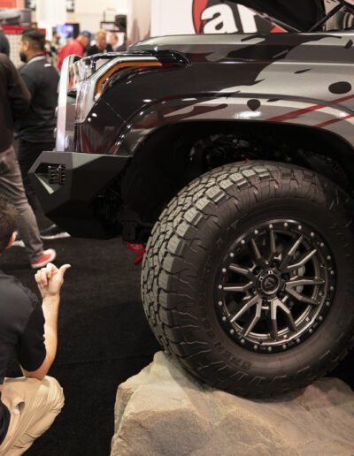 Big tires and wheels on Tundraclimbing on rock