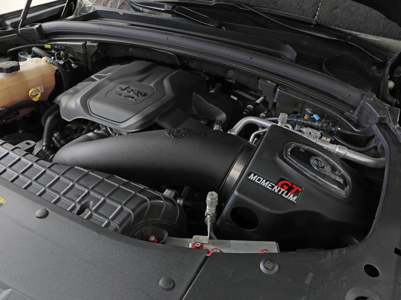 Momentum GT intake installed on 5.7-liter HEMI Jeep Grand Cherokee WL