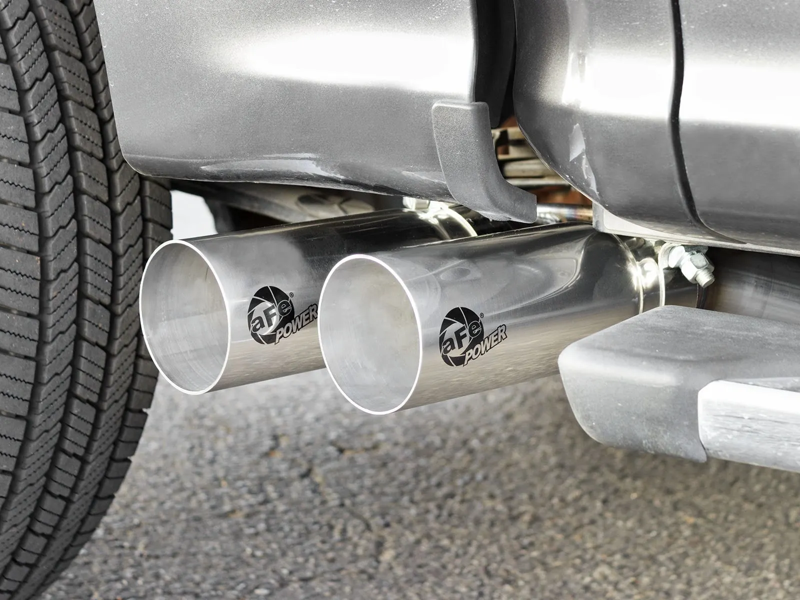 Dual polished exhaust tips side-exit before passenger rear tire