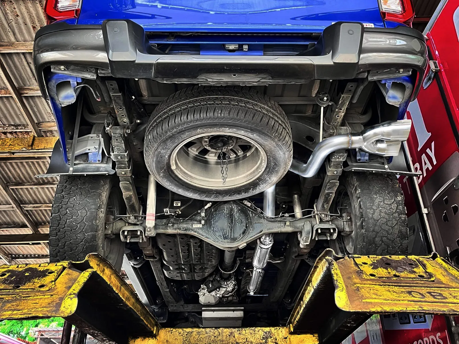 49-36088-p_us1_1-Vulcan-Exhaust-Toyota-Hilux